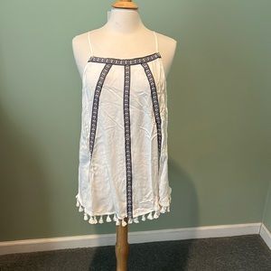 Adorable halter top nwot off white with navy accents